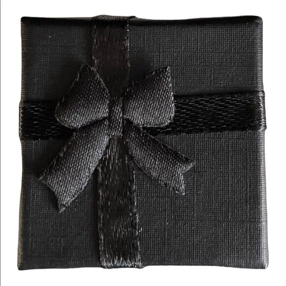 NEW Facetted Gemstone Studded Earrings January Birthstone - Picture 3 of 3